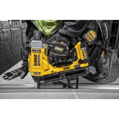 Акумуляторний цвяхозабивач DeWALT DCN890P2