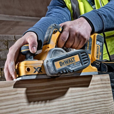 Рубанок акумуляторний DeWALT DCP580N без АКБ