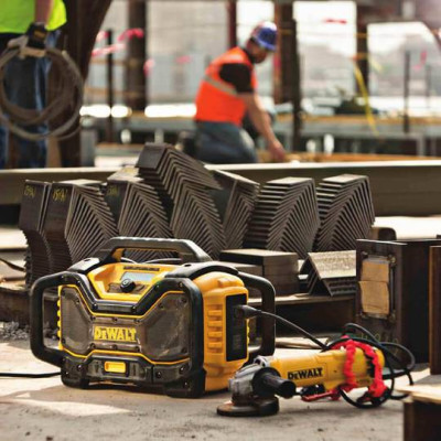 Радіоприймач - зарядний пристрiй DeWALT DCR027