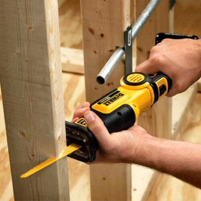 Аккумуляторная сабельная пила DeWALT DCS310N без АКБ