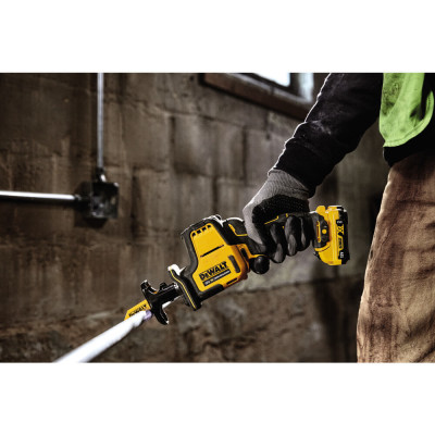 Сабельная пила аккумуляторная DeWALT DCS312D2