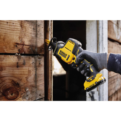 Сабельная пила аккумуляторная DeWALT DCS312D2