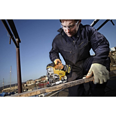 Лобзик акумуляторний DeWALT DCS331N без АКБ