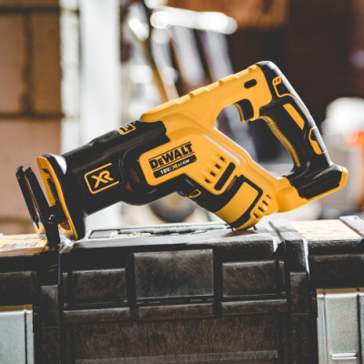Шабельна пила акумуляторна DeWALT DCS367NT без АКБ