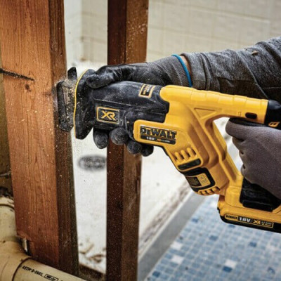 Шабельна пила акумуляторна DeWALT DCS367NT без АКБ