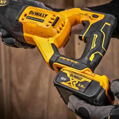 Сабельная пила аккумуляторная DeWALT DCS382N без АКБ