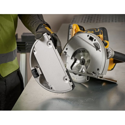 Дискова пила по металу акумуляторна DeWALT DCS383H2