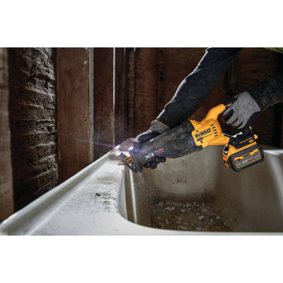 Сабельная пила аккумуляторная DeWALT DCS386T1