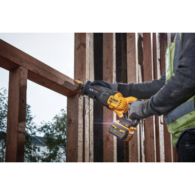 Сабельная пила аккумуляторная DeWALT DCS386T1