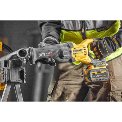 Сабельная пила аккумуляторная DeWALT DCS386T1