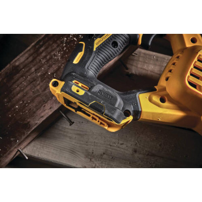 Сабельная пила аккумуляторная DeWALT DCS386T1