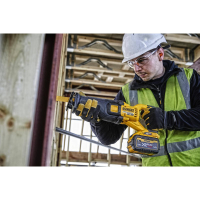 Сабельная пила аккумуляторная DeWALT DCS389X2