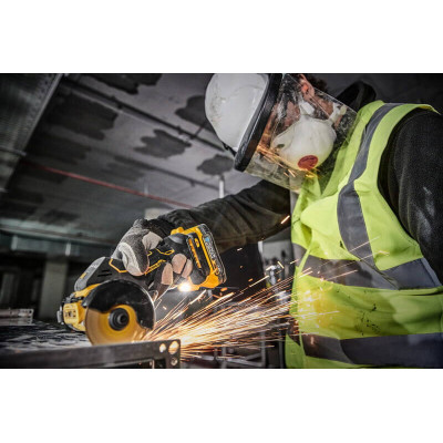 Дисковая пила аккумуляторная DeWALT DCS438N без АКБ