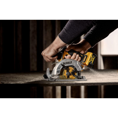 Дискова пила акумуляторна DeWALT DCS512P2
