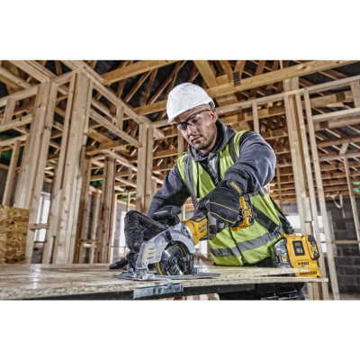 Дисковая пила аккумуляторная DeWALT DCS571N без АКБ