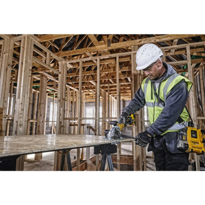 Дискова пила акумуляторна DeWALT DCS571NT без АКБ