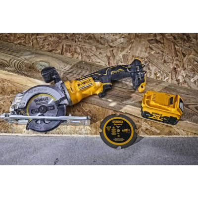 Дискова пила акумуляторна DeWALT DCS571P2