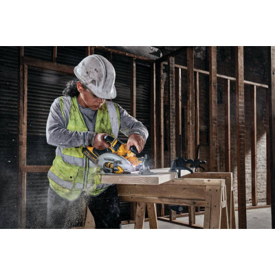 Дисковая пила аккумуляторная DeWALT DCS573NT без АКБ