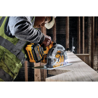 Дисковая пила аккумуляторная DeWALT DCS573NT без АКБ