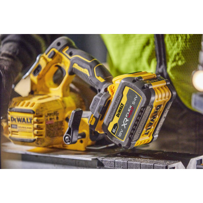 Дисковая пила аккумуляторная DeWALT DCS573NT без АКБ