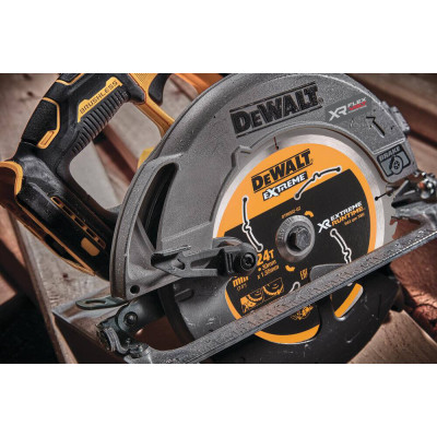 Дисковая пила аккумуляторная DeWALT DCS573NT без АКБ