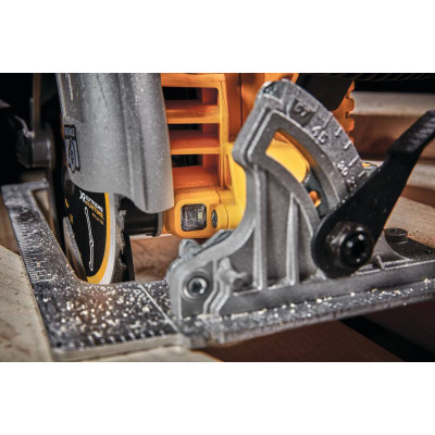 Дисковая пила аккумуляторная DeWALT DCS573NT без АКБ