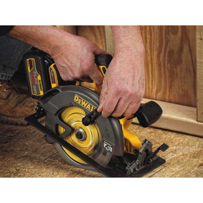 Акумуляторна дискова пила DeWALT DCS576T2