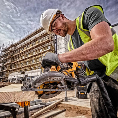 Дисковая пила аккумуляторная DeWALT DCS577N без АКБ