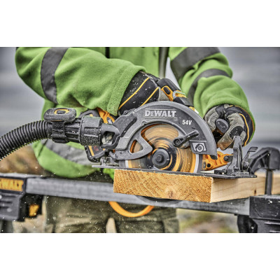 Дисковая пила аккумуляторная DeWALT DCS578X2