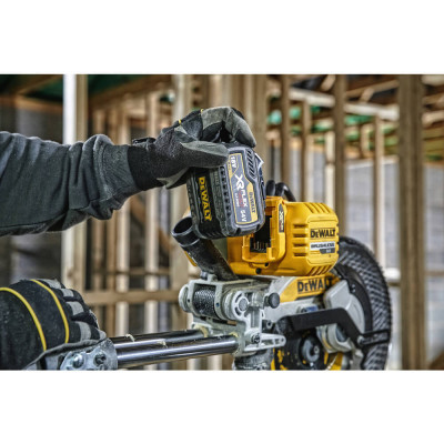 Торцовочная пила аккумуляторная DeWALT DCS727N без АКБ