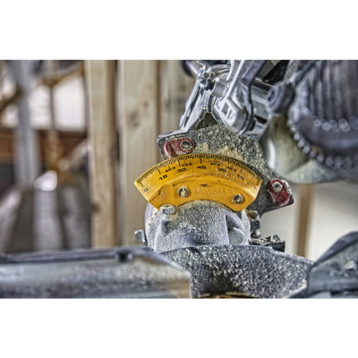 Торцовочная пила аккумуляторная DeWALT DCS727N без АКБ