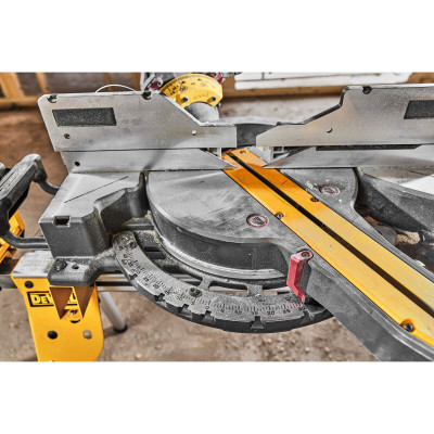 Торцовочная пила аккумуляторная DeWALT DCS781X2