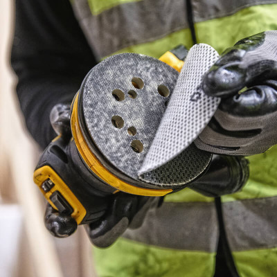 Эксцентриковая шлифмашина аккумуляторная DeWALT DCW210P2