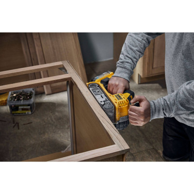 Стрічкова шліфмашина акумуляторна DeWALT DCW220N без АКБ