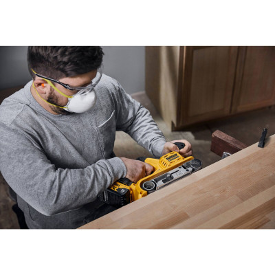 Ленточная шлифмашина аккумуляторная DeWALT DCW220P2