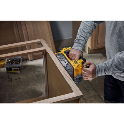 Ленточная шлифмашина аккумуляторная DeWALT DCW220P2