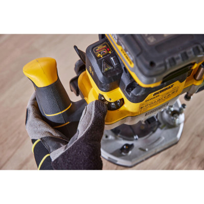 Фрезер акумуляторний занурювальний DeWALT DCW620NT без АКБ