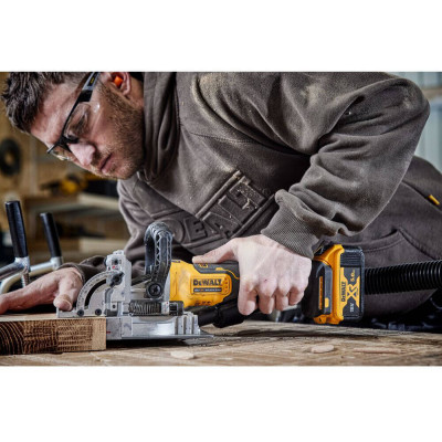 Фрезер акумуляторний ламельний DeWALT DCW682N без АКБ