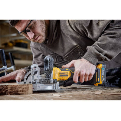 Фрезер акумуляторний ламельний DeWALT DCW682NT без АКБ