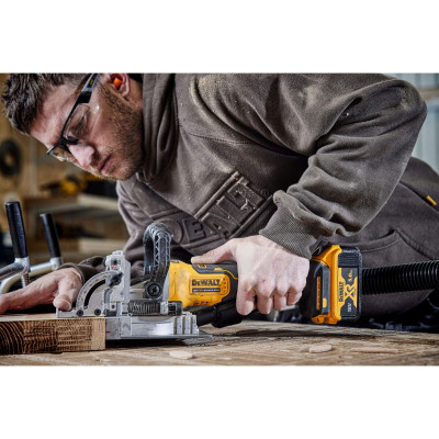 Фрезер акумуляторний ламельний DeWALT DCW682P2