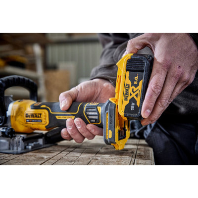 Фрезер акумуляторний ламельний DeWALT DCW682P2