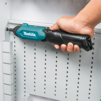 Акумуляторна викрутка Makita DF001DW