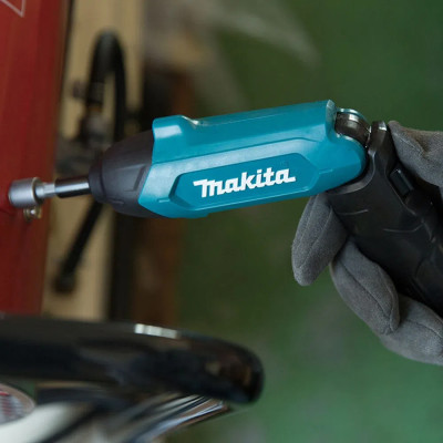 Акумуляторна викрутка Makita DF001DW