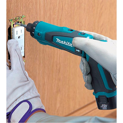 Акумуляторна викрутка Makita DF012DSE