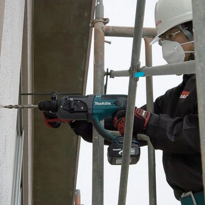 Перфоратор акумуляторний Makita DHR202RX4