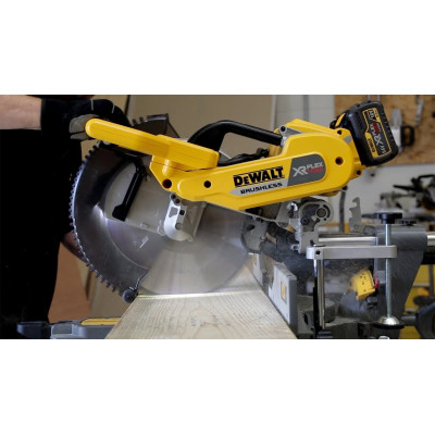 Акумуляторна торцювальна пила DeWALT XR FLEXVOLT DHS780N без АКБ