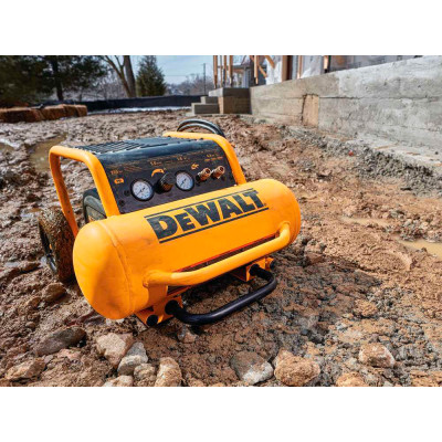 Компрессор поршневой безмасляный DeWALT DPC17PS