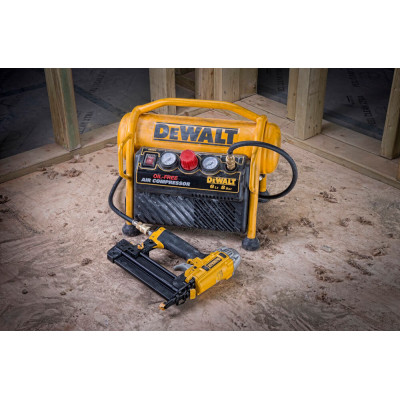 Компресор поршневий безмасляний DeWALT DPC6MRC
