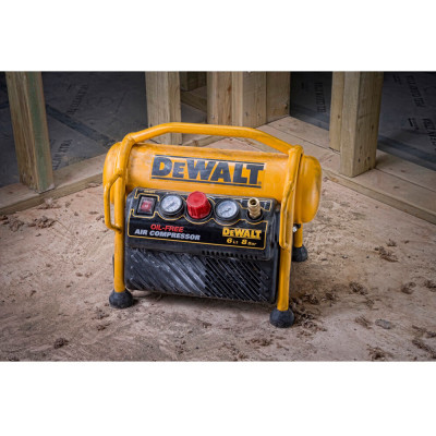 Компресор поршневий безмасляний DeWALT DPC6MRC