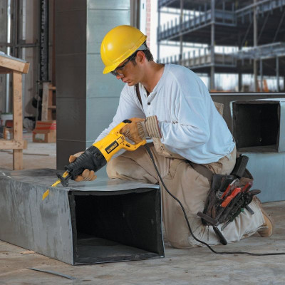 Шабельна пила DeWALT DW311K